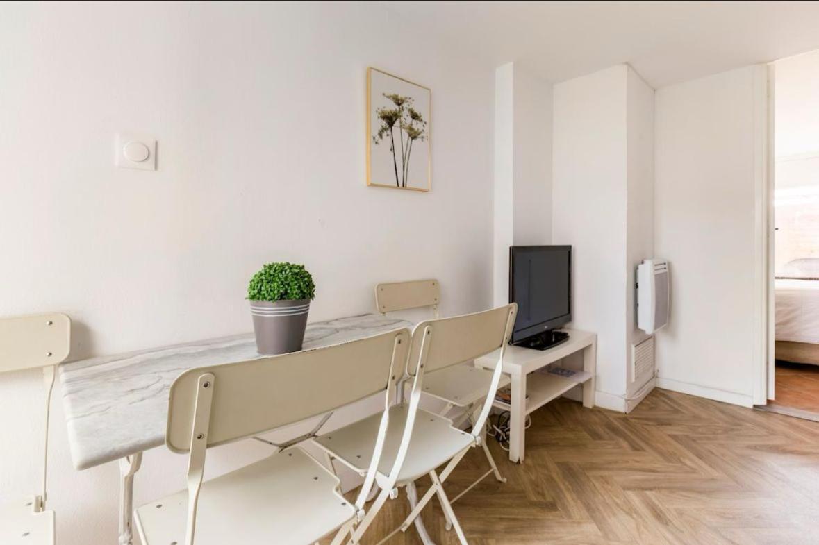 Escapade Pres De Lille - Appartement Charmant Avec Terrasse Et Parking Privee Мон-ан-Барёль Экстерьер фото