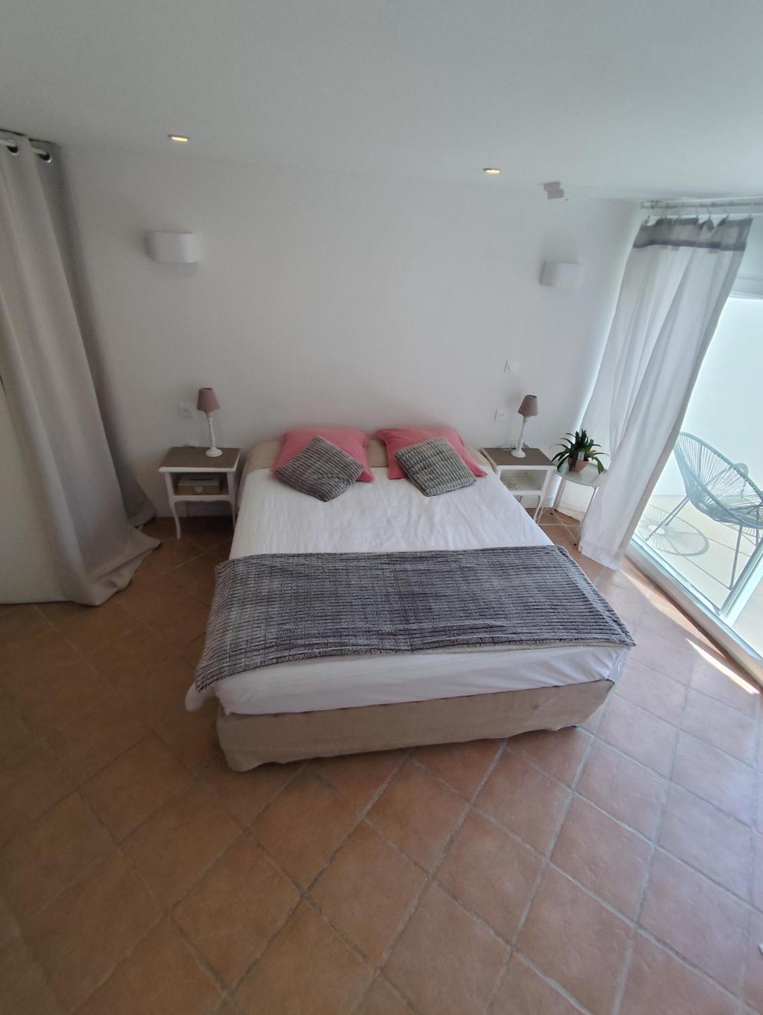 Escapade Pres De Lille - Appartement Charmant Avec Terrasse Et Parking Privee Мон-ан-Барёль Экстерьер фото